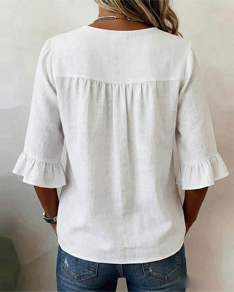 Janet | Bluza s V-izrezom, drvenim gumbima i volanima na rukavima